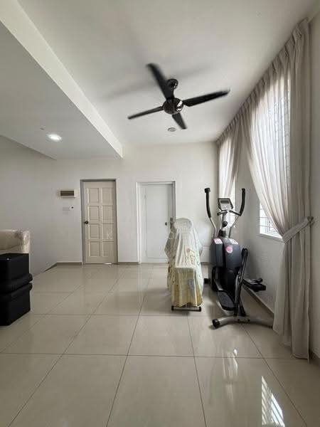 Rumah Teres 3-Tingkat untuk Disewa di Taman Suria (Johor Bahru) - Khoo . - Living Room - PropertyGuru.com.my