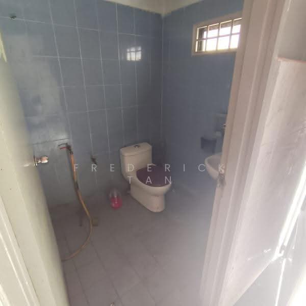 Shop for Rent in Bangsar (Kuala Lumpur) - Frederick Tan - Bathroom - PropertyGuru.com.my