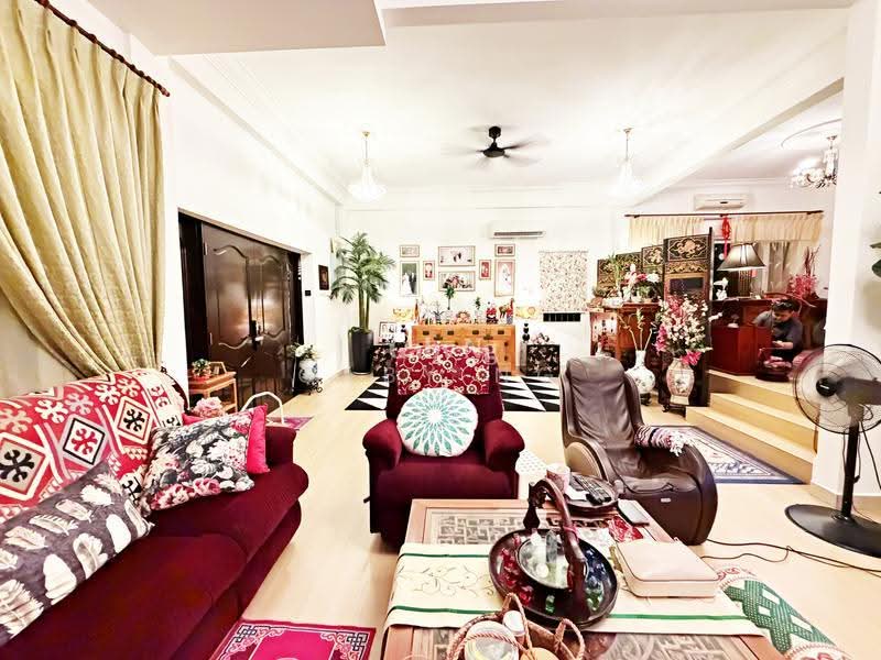 Rumah Berkembar untuk Dijual di Sungai Long (Bandar Sungai Long) - Gaby Ng - Living Room - PropertyGuru.com.my