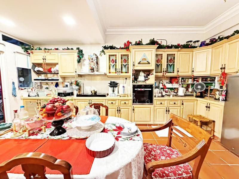 Rumah Berkembar untuk Dijual di Sungai Long (Bandar Sungai Long) - Gaby Ng - Kitchen - PropertyGuru.com.my