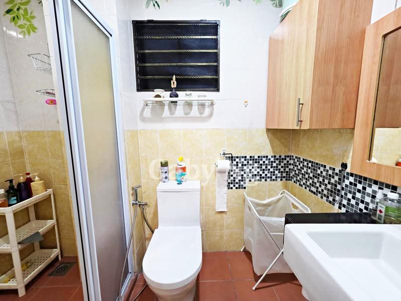 Rumah Berkembar untuk Dijual di Sungai Long (Bandar Sungai Long) - Gaby Ng - Bathroom - PropertyGuru.com.my