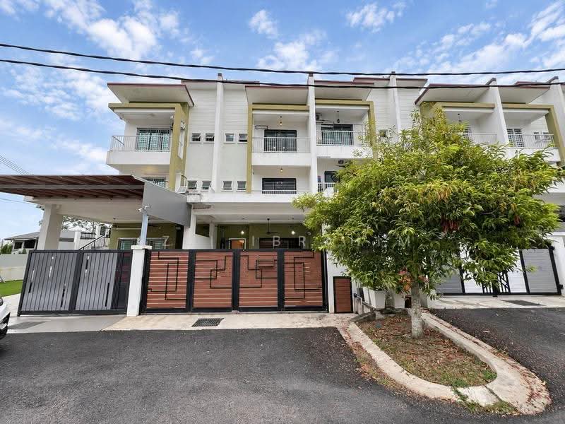 2.5-storey Terraced House for Sale in Sungai Merab (Dengkil) - Azli Ibrahim - Exterior - PropertyGuru.com.my
