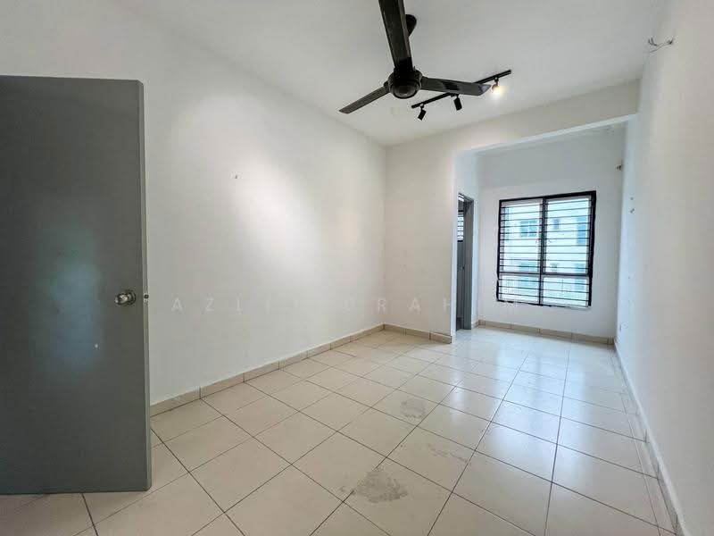 2.5-storey Terraced House for Sale in Sungai Merab (Dengkil) - Azli Ibrahim - Living Room - PropertyGuru.com.my