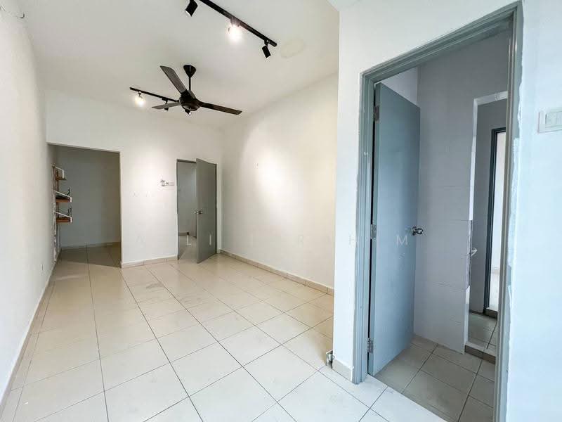 2.5-storey Terraced House for Sale in Sungai Merab (Dengkil) - Azli Ibrahim - Living Room - PropertyGuru.com.my