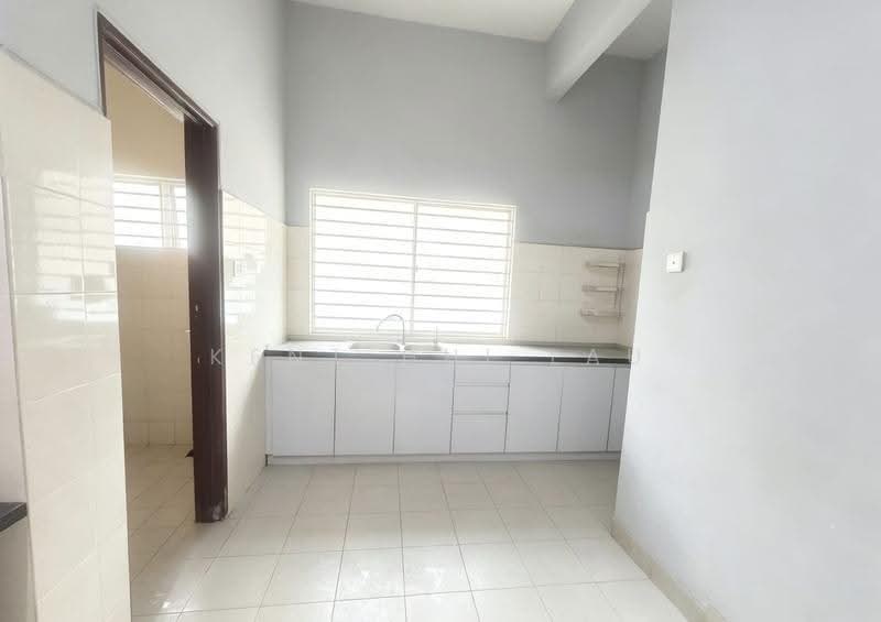 Rumah Teres 2.5-Tingkat untuk Dijual di Taman Prima Tropika (Seri Kembangan) - KENT HUI LAU - Kitchen - PropertyGuru.com.my