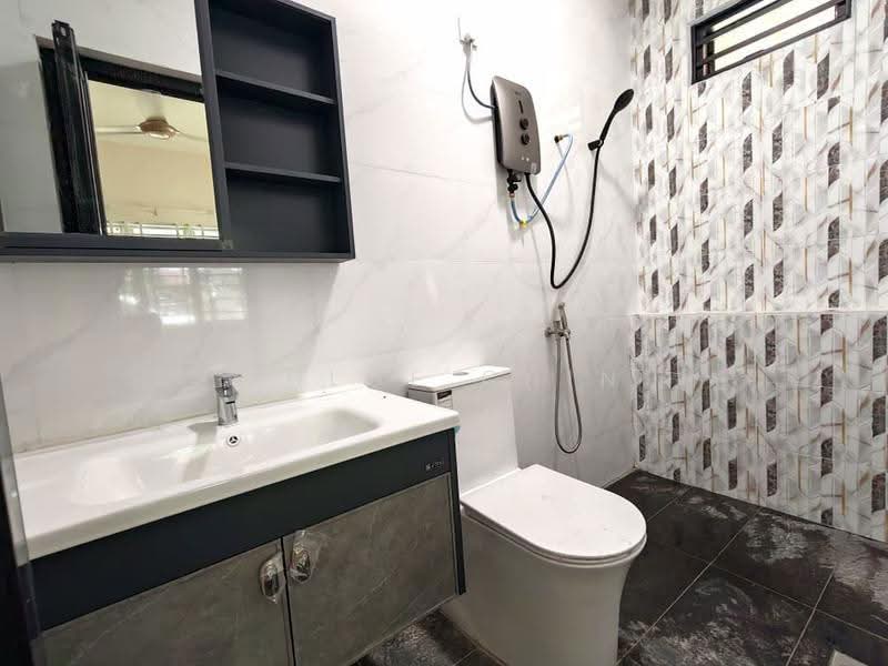 Semi-Detached House for Rent in Taman Sri Tebrau (Johor Bahru) - Chloe Chin - Bathroom - PropertyGuru.com.my