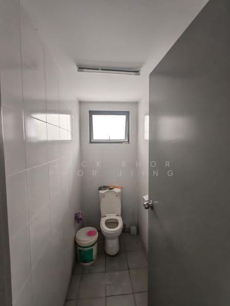 Shop / Office for Rent in Setia Alam (Selangor) - Jack Khor Phor Jiing - Bathroom - PropertyGuru.com.my