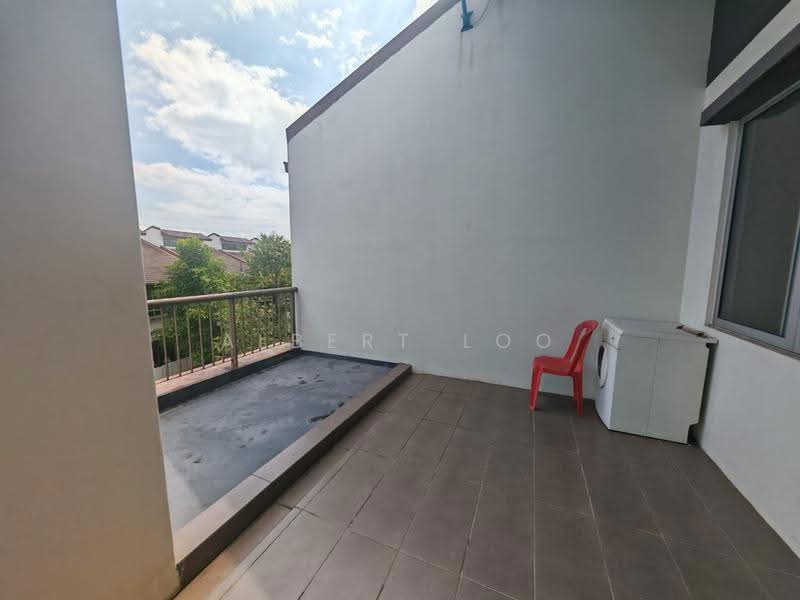 Rumah Teres untuk Disewa di Bandar Tropicana Aman (Telok Panglima Garang) - Albert Loo - Balcony - PropertyGuru.com.my