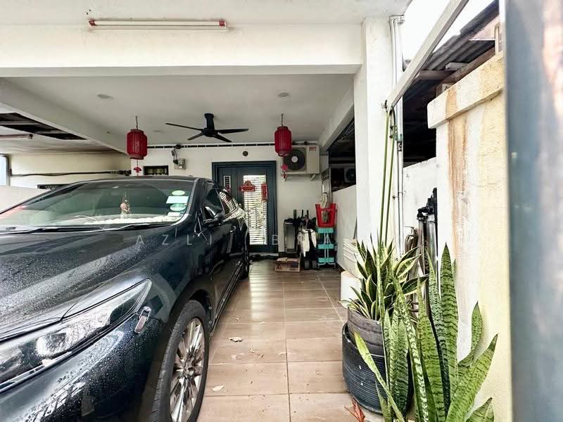2-storey Terraced House for Sale in Taman Melur (Ampang) - Azli Ibrahim - Car Park - PropertyGuru.com.my