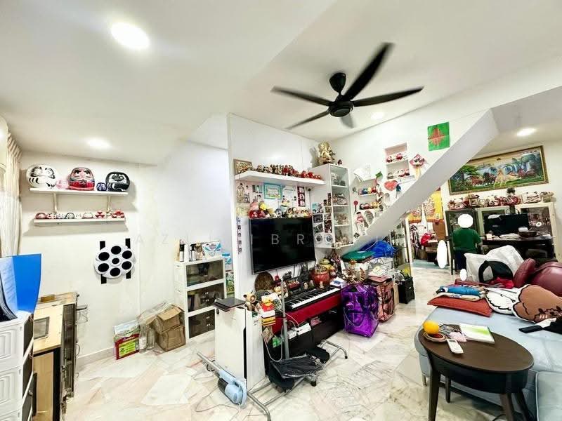 2-storey Terraced House for Sale in Taman Melur (Ampang) - Azli Ibrahim - Living Room - PropertyGuru.com.my