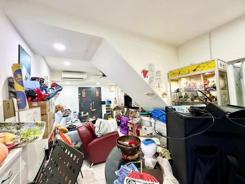2-storey Terraced House for Sale in Taman Melur (Ampang) - Azli Ibrahim - Living Room - PropertyGuru.com.my