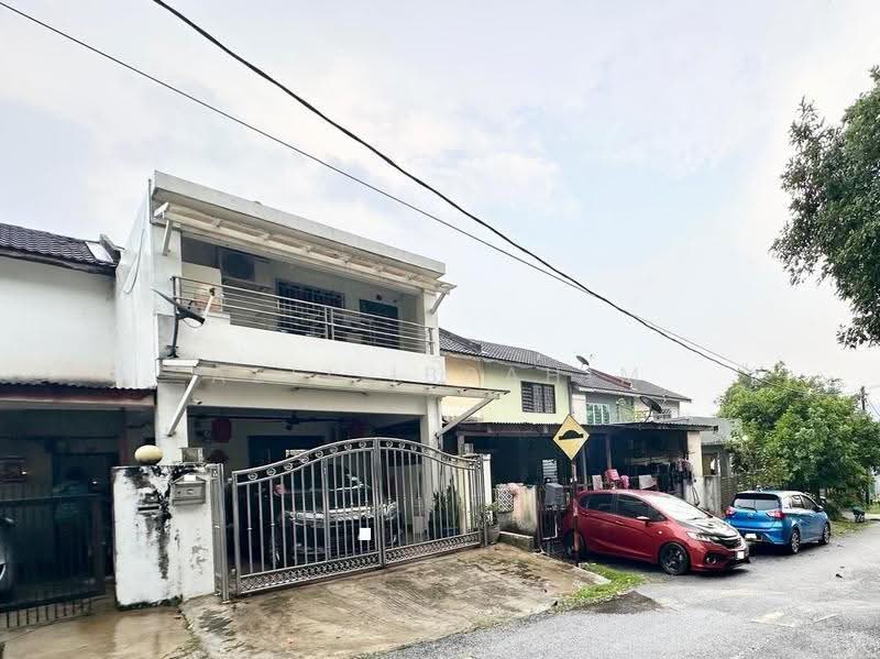 2-storey Terraced House for Sale in Taman Melur (Ampang) - Azli Ibrahim - Exterior - PropertyGuru.com.my