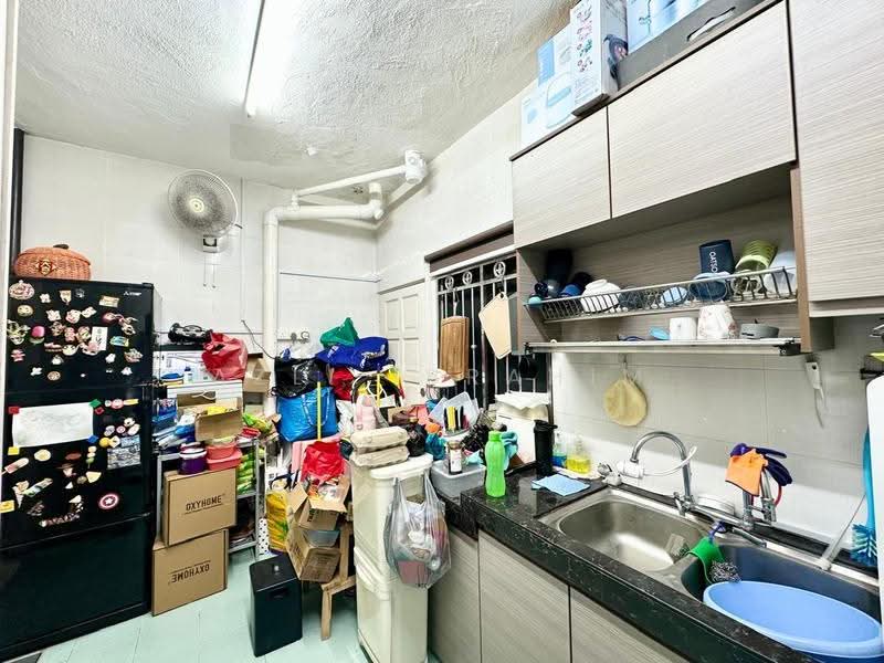 2-storey Terraced House for Sale in Taman Melur (Ampang) - Azli Ibrahim - Kitchen - PropertyGuru.com.my