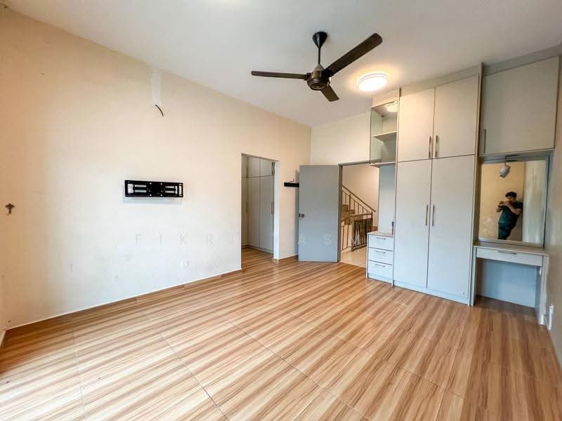 2.5-storey Terraced House for Sale in Sungai Merab (Dengkil) - Fikri Yasmin - PropertyGuru.com.my