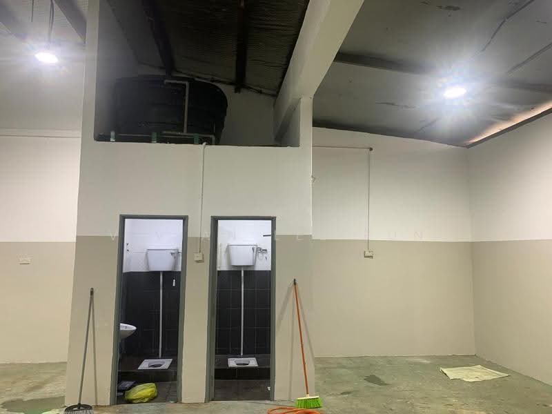 Factory for Rent in Taman Perindustrian Puchong Utama (Puchong) - Vivian Lee Fun - Bathroom - PropertyGuru.com.my