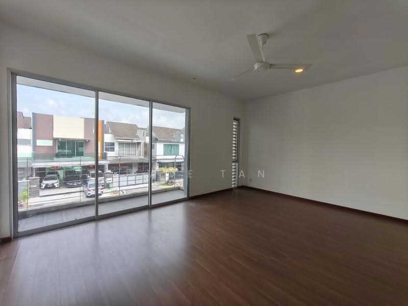 2-storey Terraced House for Sale in Bandar Country Homes (Rawang) - Dave Tan - Living Room - PropertyGuru.com.my