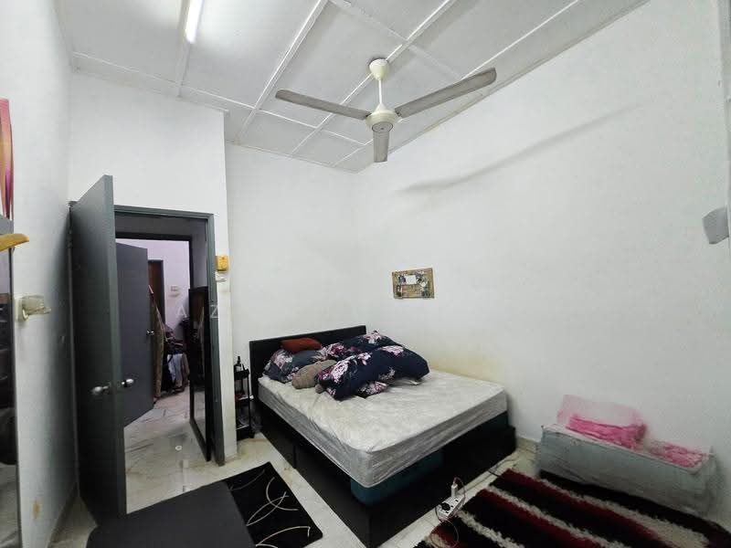 Townhouse for Sale in Taman Bukit Teratai (Ampang) - Azli Ibrahim - Bedroom - PropertyGuru.com.my