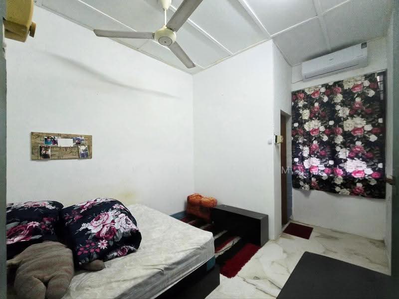 Townhouse for Sale in Taman Bukit Teratai (Ampang) - Azli Ibrahim - Bedroom - PropertyGuru.com.my