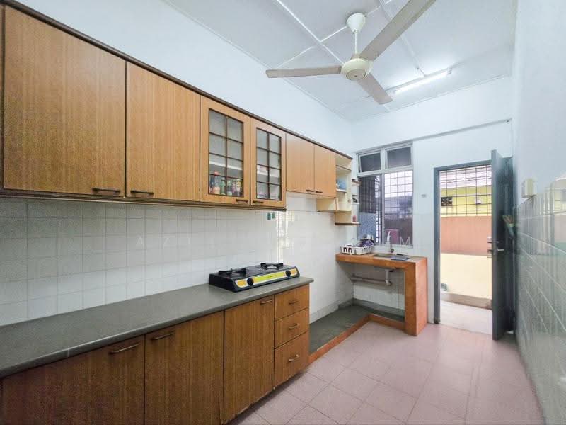 Townhouse for Sale in Taman Bukit Teratai (Ampang) - Azli Ibrahim - Kitchen - PropertyGuru.com.my