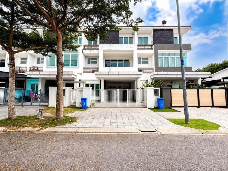 3-storey Terraced House for Sale in Bukit Jelutong (Shah Alam) - Azizol . - Exterior - PropertyGuru.com.my