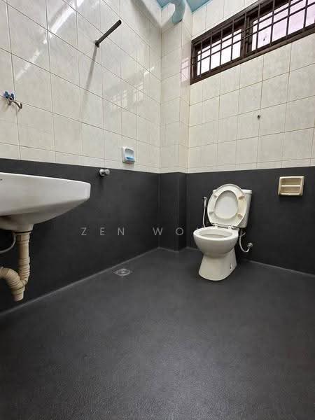 Rumah Teres 2-Tingkat untuk Dijual di Taman Tampoi Indah (Tampoi) - Zen Wong - Bathroom - PropertyGuru.com.my
