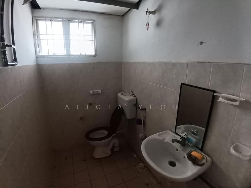 Shop / Office for Rent in Taman Sri Rampai (Wangsa Maju) - Alicia Yeoh - Bathroom - PropertyGuru.com.my