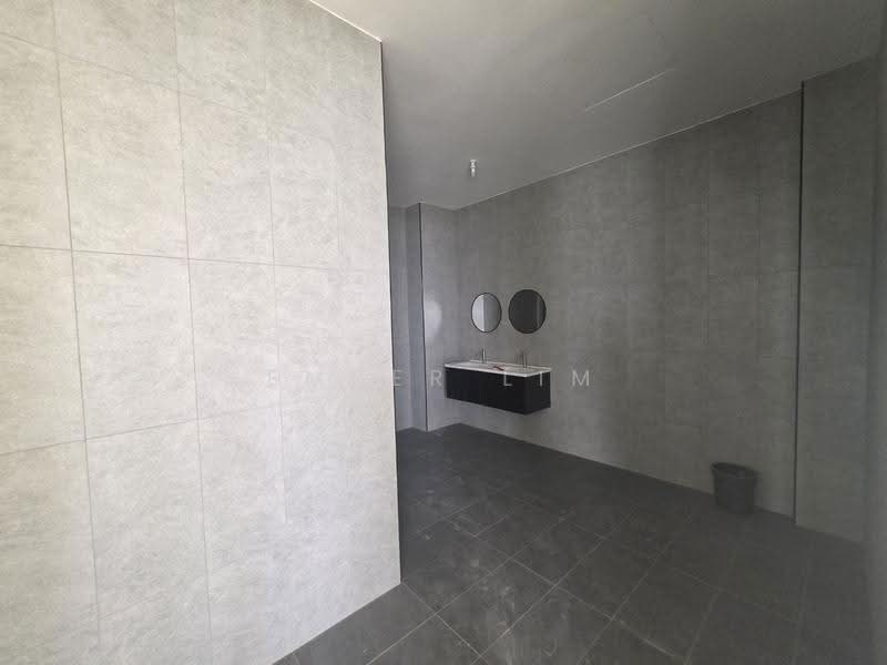 Semi-D Factory for Rent in Pasir Gudang (Johor) - Ember Lim - Bathroom - PropertyGuru.com.my