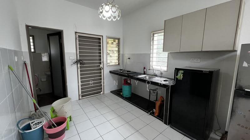 2-storey Terraced House for Sale in Bandar Kinrara Seksyen 1 (Bandar Kinrara) - Aaron Yong - Kitchen - PropertyGuru.com.my