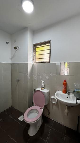 2-storey Terraced House for Sale in Bandar Kinrara Seksyen 1 (Bandar Kinrara) - Aaron Yong - Bathroom - PropertyGuru.com.my
