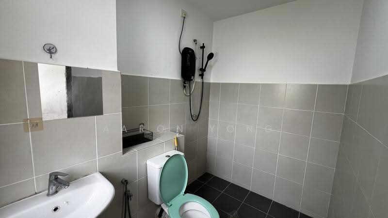 2-storey Terraced House for Sale in Bandar Kinrara Seksyen 1 (Bandar Kinrara) - Aaron Yong - Bathroom - PropertyGuru.com.my