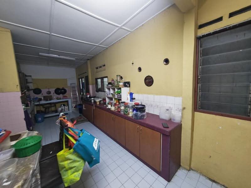 Bungalow House for Sale in Kampung Cheras Baru (Ampang) - Azli Ibrahim - Kitchen - PropertyGuru.com.my