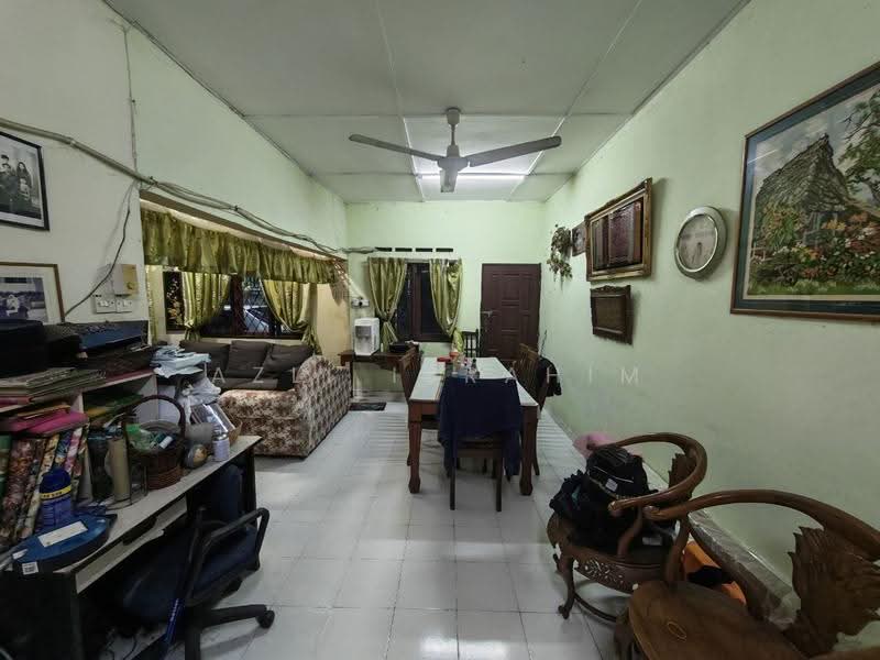 Bungalow House for Sale in Kampung Cheras Baru (Ampang) - Azli Ibrahim - Living Room - PropertyGuru.com.my