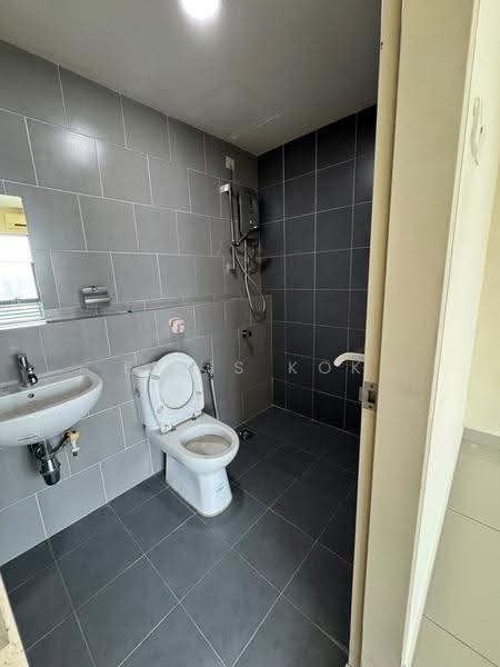 Service Residence for Sale at Flexis @ One South - Elvis Kok - Bathroom - PropertyGuru.com.my