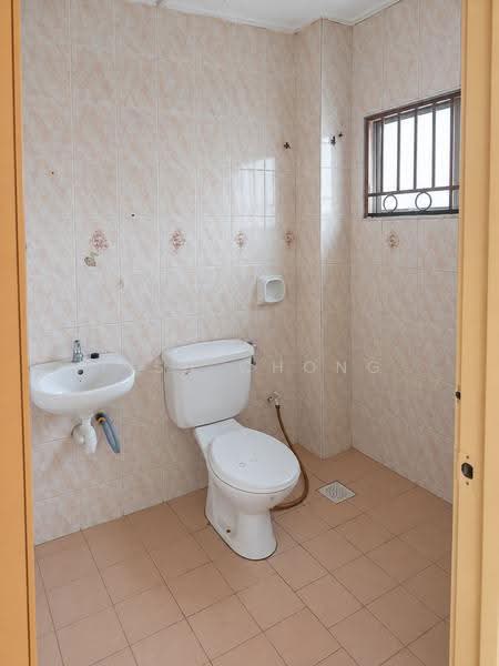 2-storey Terraced House for Rent in Taman Sungai Kapar Indah (Kapar) - Fish Chong - Bathroom - PropertyGuru.com.my