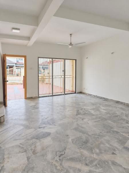 2-storey Terraced House for Rent in Taman Sungai Kapar Indah (Kapar) - Fish Chong - Living Room - PropertyGuru.com.my