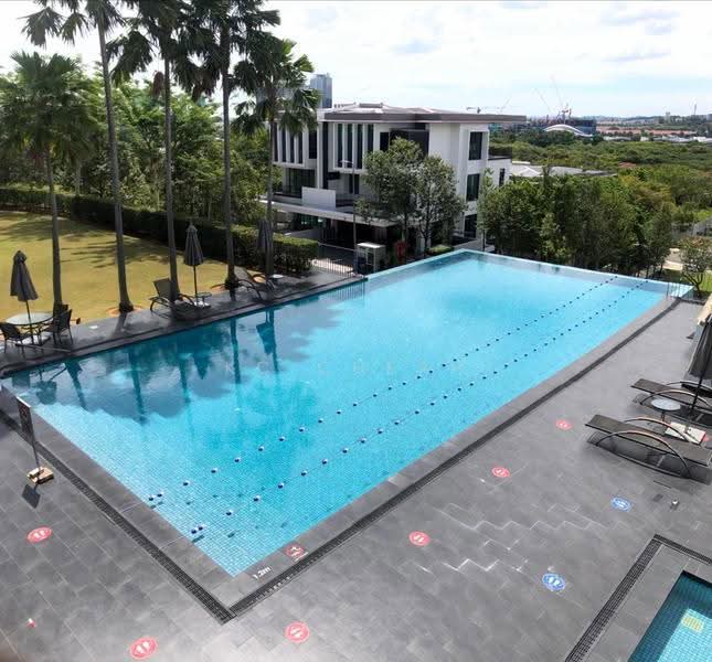 Rumah Teres 3-Tingkat untuk Dijual di Duta Villa (Setia Alam) - KC Cheah - Pool - PropertyGuru.com.my