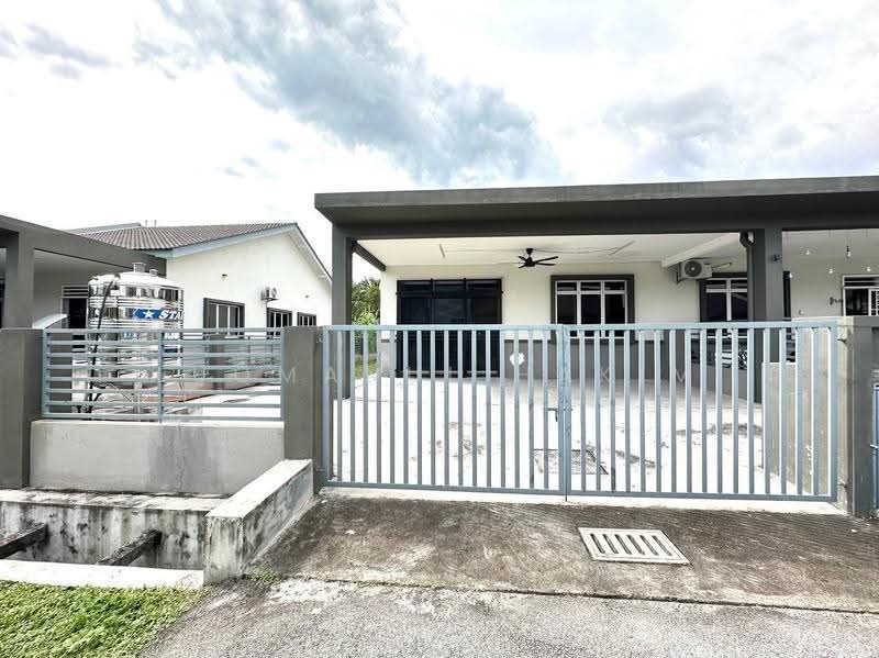 Semi-Detached House for Sale in Petaling Jaya (Selangor) - Luqmanul Hakim - Exterior - PropertyGuru.com.my