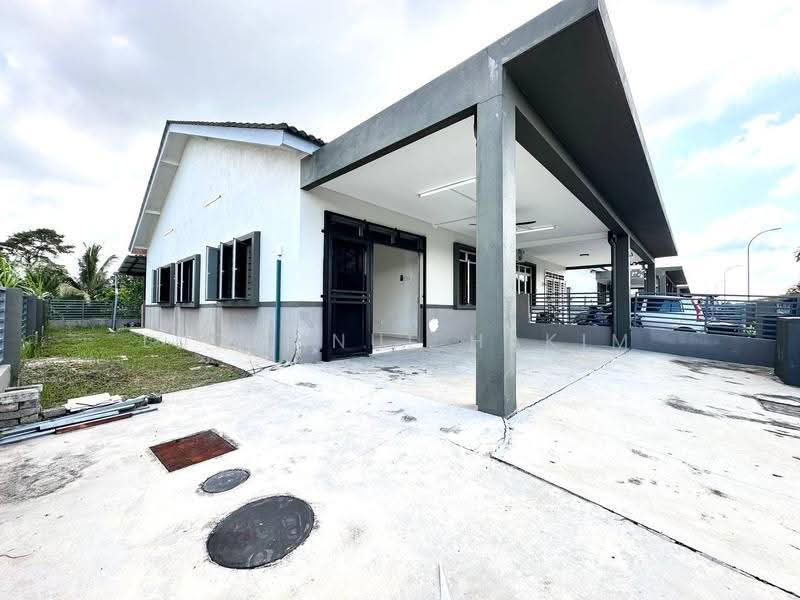 Semi-Detached House for Sale in Petaling Jaya (Selangor) - Luqmanul Hakim - Exterior - PropertyGuru.com.my