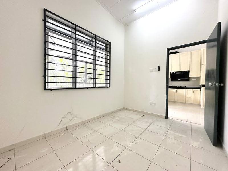 Semi-Detached House for Sale in Petaling Jaya (Selangor) - Luqmanul Hakim - Kitchen - PropertyGuru.com.my
