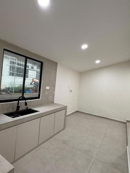 1-storey Terraced House for Sale in Taman Mutiara Rini (Skudai) - Jameson Choo - Kitchen - PropertyGuru.com.my