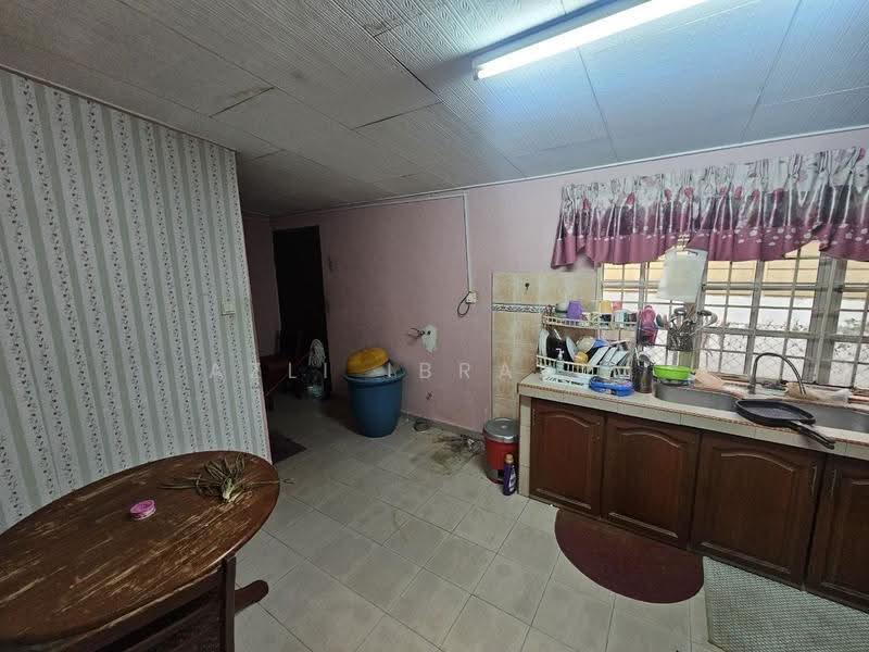 Bungalow House for Sale in Kampung Melayu Ampang (Ampang) - Azli Ibrahim - Kitchen - PropertyGuru.com.my