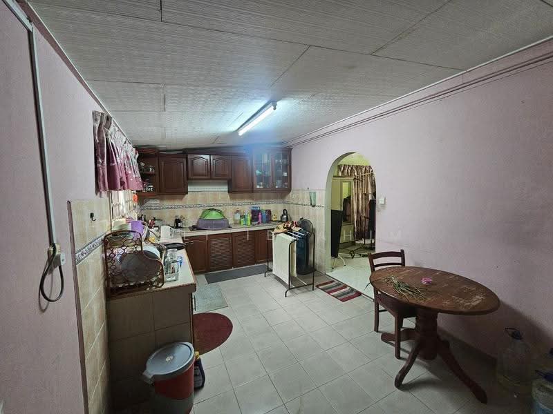 Bungalow House for Sale in Kampung Melayu Ampang (Ampang) - Azli Ibrahim - Kitchen - PropertyGuru.com.my