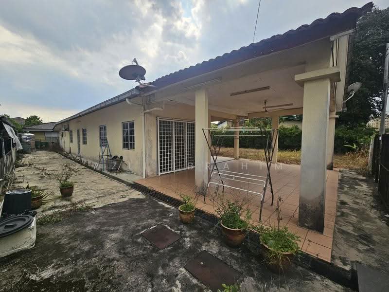 Bungalow House for Sale in Kampung Melayu Ampang (Ampang) - Azli Ibrahim - Exterior - PropertyGuru.com.my