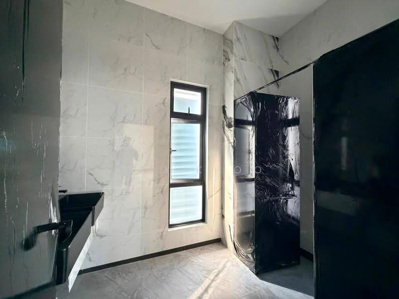 Semi-Detached House for Sale in Bandar Uda Utama (Johor Bahru) - May Khoo - Bathroom - PropertyGuru.com.my