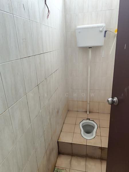 Shop / Office for Rent in Taman Puncak Jalil (Seri Kembangan) - Niki Chow - Bathroom - PropertyGuru.com.my