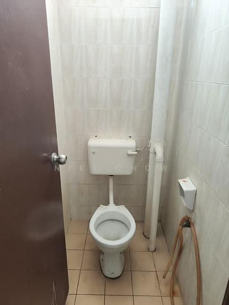 Shop / Office for Rent in Taman Puncak Jalil (Seri Kembangan) - Niki Chow - Bathroom - PropertyGuru.com.my