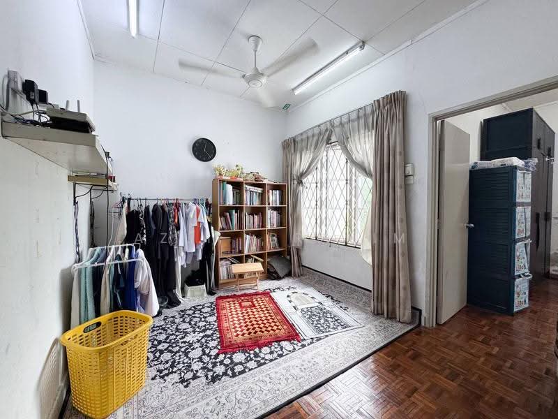 2-storey Terraced House for Sale in Putra Heights (Subang Jaya) - Azli Ibrahim - Bedroom - PropertyGuru.com.my