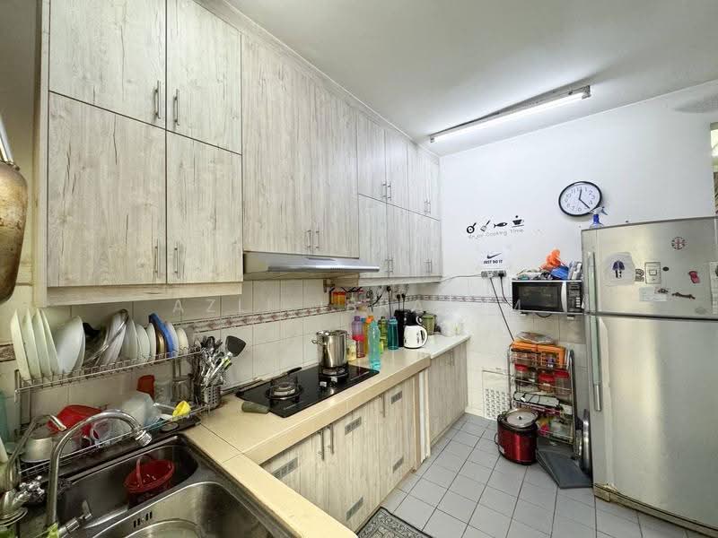 2-storey Terraced House for Sale in Putra Heights (Subang Jaya) - Azli Ibrahim - Kitchen - PropertyGuru.com.my