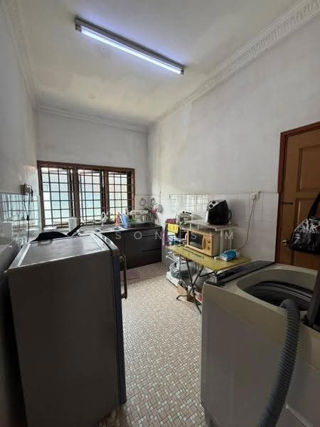 1-storey Terraced House for Sale in Taman Desa Cemerlang (Ulu Tiram) - Jason Sim - Kitchen - PropertyGuru.com.my