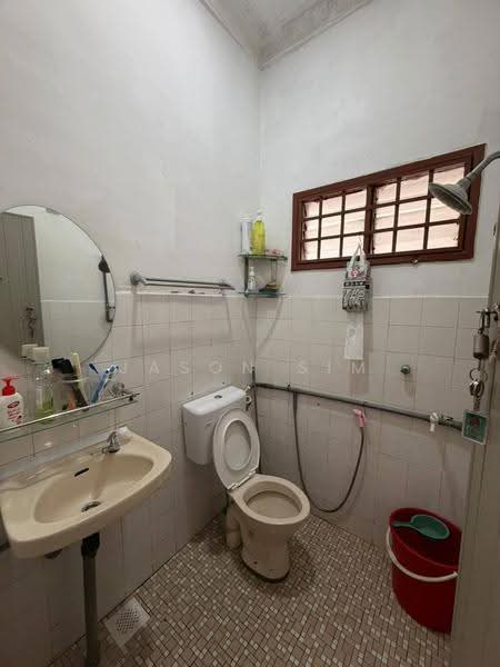 1-storey Terraced House for Sale in Taman Desa Cemerlang (Ulu Tiram) - Jason Sim - Bathroom - PropertyGuru.com.my
